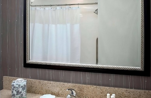 Tinton Falls Hotel | Enjoy a Hassle-Free Stay! Close to Lincroft Village Green, Pet-Friendly!