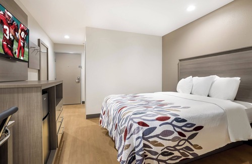 Sulphur Hotel | Enjoy a Hassle-Free and Suiting Stay! Free Onsite Parking, Pets Are Welcome!