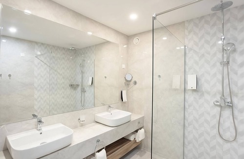 Ulcinj Hotel | Enjoy a Hassle-Free and Suiting Stay! Beachfront, Outdoor Pools & Free Parking!