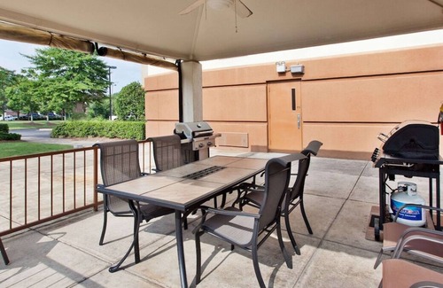 Horsham House | Enjoy A Hassle-Free Stay! 4 Spacious Units, Kitchen, Pets Allowed