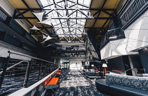 Riverside Hotel | Enjoy a Hassle-Free Stay! Near Mobius Children's Museum, Pets Allowed