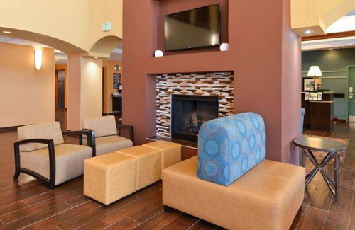 Westside Hotel | Enjoy a Hassle-Free Stay! Free Breakfast, Pets Allowed, Indoor Pool!