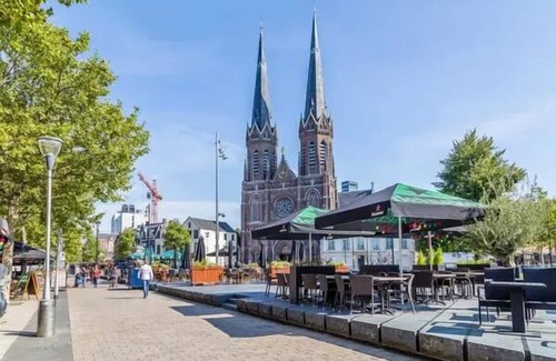 Centrum Apartment | Enjoy a king-size bed, private kitchen with induction stove, work-friendly desk, air conditioning, and modern comforts—ideal for both city breaks and business trips. NOTE: Images are not real, as the rooms are still under construction.