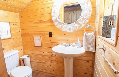 Weston Cabin | Enjoy a mountain getaway!