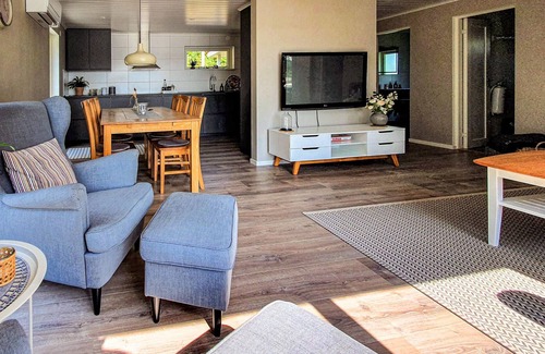 Hallaryd House | Enjoy a quiet vacation in this beautiful cottage right by Lake Örsjön.