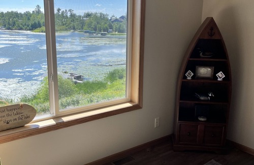 Cameron House | Enjoy a relaxing getaway on Prairie Lake in Cameron, WI