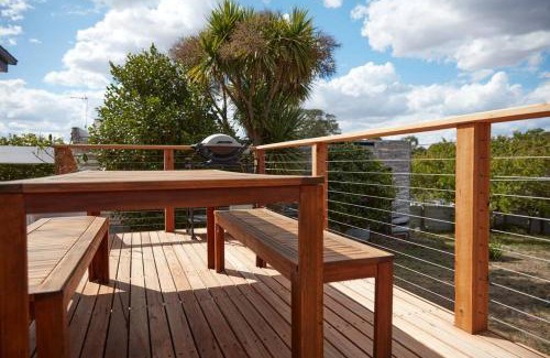 Creswick House | Enjoy a renovated retreat with outdoor bath