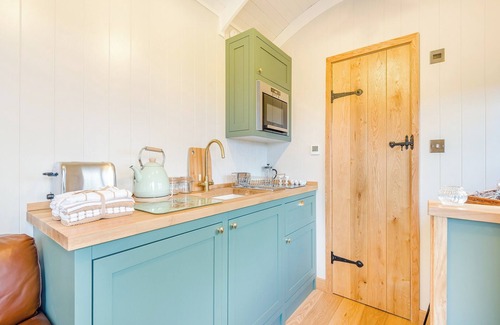 Monkswood Cottage | Enjoy a romantic retreat at this luxurious shepherd’s hut.