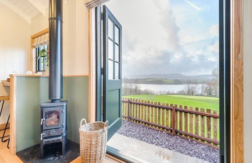 Monkswood Cottage | Enjoy a romantic retreat at this luxurious shepherd’s hut.
