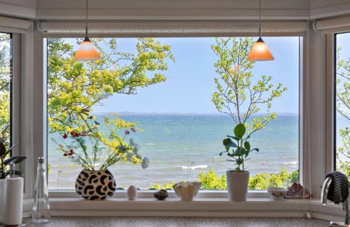 Skarup Fyn House | Enjoy a wonderful vacation in this cozy vacation home right by the sea.