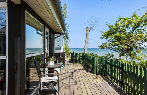 Skarup Fyn House | Enjoy a wonderful vacation in this cozy vacation home right by the sea.