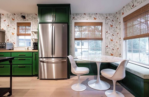 Round Top House | Enjoy an effortless girl's getaway + connecting with your besties.