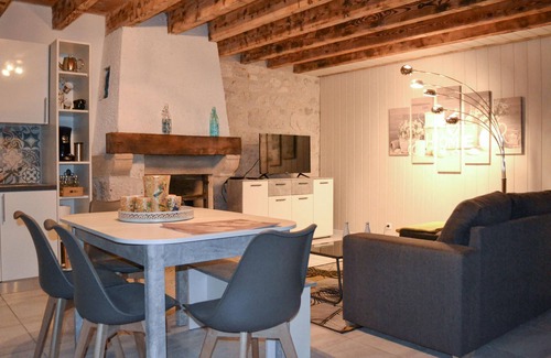 La Sauvetat-de-Saveres House | Enjoy an unforgettable vacation in this inviting vacation home!