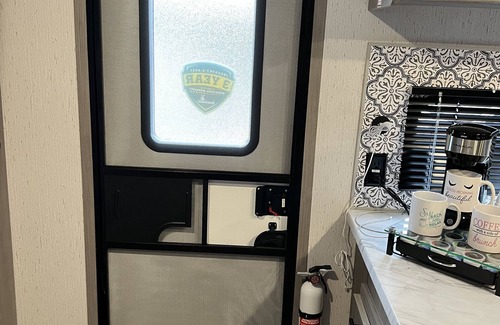 Bayshore Gardens House | Enjoy an unforgettable vacations in this beautiful brand new RV .