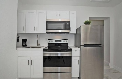 Poinsettia Heights Apartment | Enjoy and relax around Fort Lauderdale area!