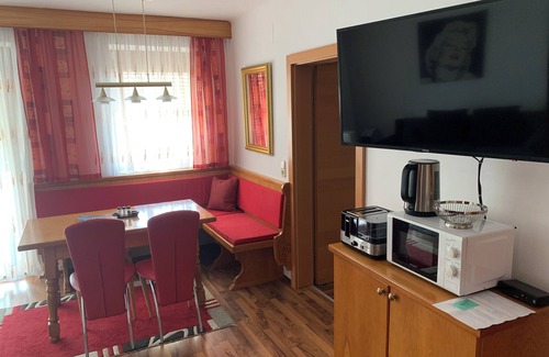 Seelach Apartment | Enjoy Appartment mit 2 Schlafzimmern, Pool + Freier Strandzugang, E-bikes