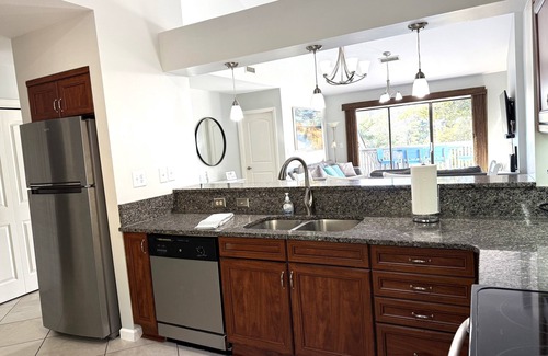 Arcadian Shores Villa | ENJOY BEACH, POOL, & EVENINGS BY THE LAKE IN KINGSTON RESORT! 141-5E RICHMOND PK