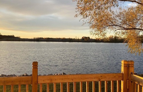 Alexandria Cabin | Enjoy Beautiful Sunsets on Lake Reno