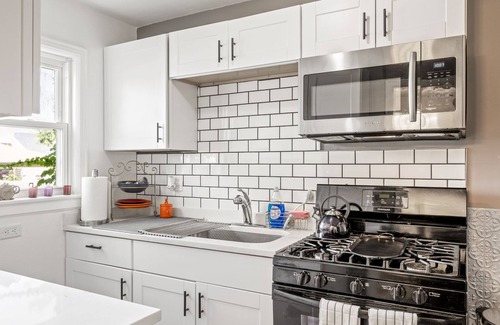 Belmont Cragin House | Enjoy Chicago/suburbs 2BR townhouse fully equipped