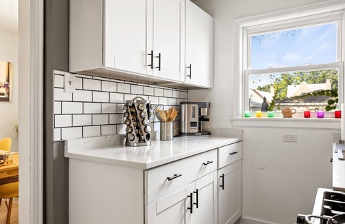 Belmont Cragin House | Enjoy Chicago/suburbs 2BR townhouse fully equipped