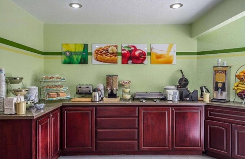 Capitola House | Enjoy dependable value by the beautiful Pacific !