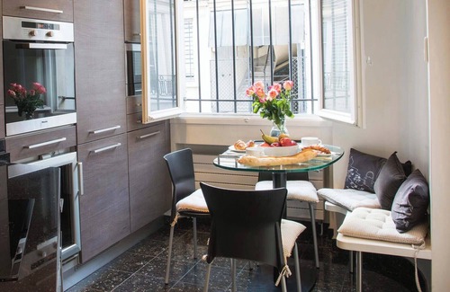 Quartier du Gros-Caillou Apartment | Enjoy Eiffel Tower Sparkle in Grand Style!