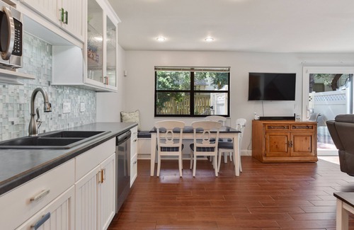 Fernandina Beach House | Enjoy Island Living @ the Flip Flop Inn - Walk to Beach & Pool