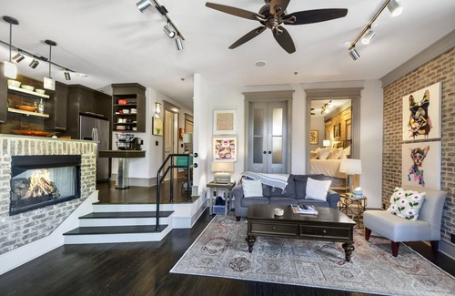 King City Condo | Enjoy Island life in the Village in this gorgeous one of a kind loft!