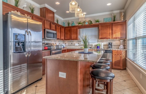 Bella Vista House | Enjoy Island & Ocean Views with the Luxury of Two Master Suites.
