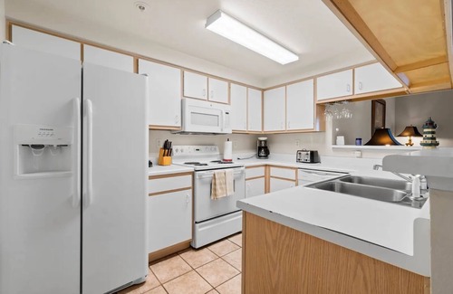 Walden on Lake Conroe Condo | Enjoy Lake Conroe 2/2 Waterfront Condo-Country Club Amenities