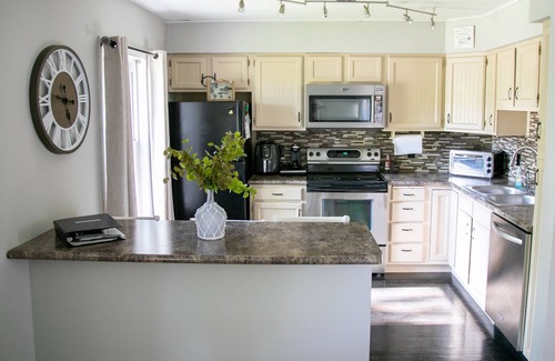 Stevensville House | Enjoy Lake Michigan beaches and beautiful wine country