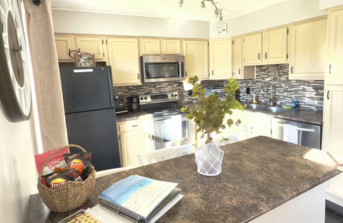 Stevensville House | Enjoy Lake Michigan beaches and beautiful wine country