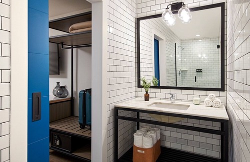 Beach Barber Tract Hotel | Enjoy Ocean Breezes in Charming Room in La Jolla, Steps to the Beach