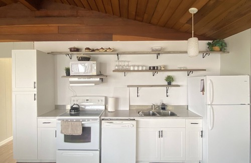 Alberta Beach Cottage | Enjoy one of Alberta’s largest sand deposits! Beautiful Sunsets and cute town.