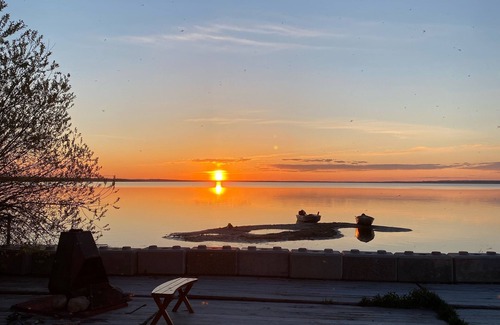 Alberta Beach Cottage | Enjoy one of Alberta’s largest sand deposits! Beautiful Sunsets and cute town.