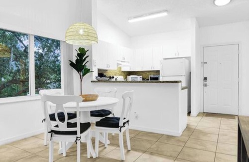 Boca Raton Apartment | Enjoy our corner 2 bedroom, 2 bath top floor apartment in West Boca Raton