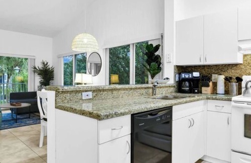 Boca Raton Apartment | Enjoy our corner 2 bedroom, 2 bath top floor apartment in West Boca Raton