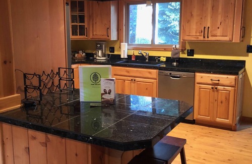 Pioneer Trail Cabin | Enjoy OurPvCabin! Near Beach front, ski resorts & casinos!