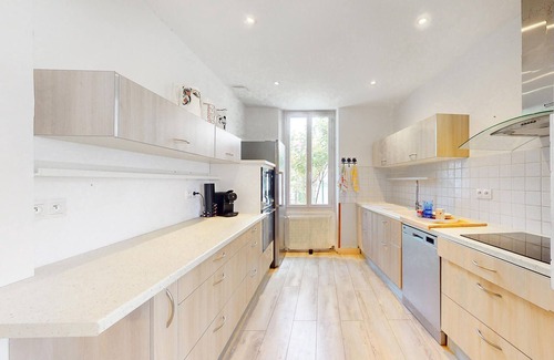 Semussac House | Enjoy peace and relaxation in this large holiday home with an inviting garden.