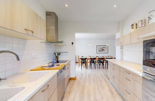 Semussac House | Enjoy peace and relaxation in this large holiday home with an inviting garden.