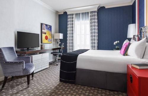 Inner Richmond Hotel | Enjoy Romantic Getaway at French-Style Room w/Cozy Ambience & Central Location