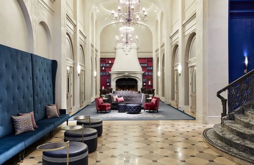 Inner Richmond Hotel | Enjoy Romantic Getaway at French-Style Room w/Cozy Ambience & Central Location