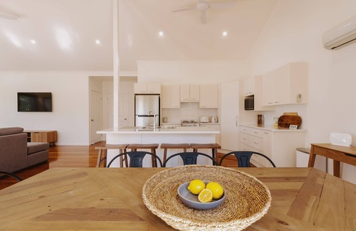 Diamond Beach House | Enjoy sitting on the balcony listening to the ocean waves with the sea breeze