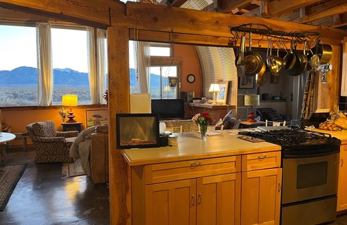 Arroyo Hondo House | Enjoy Spectacular 360-degree Views at "Mesa Magic" 3BR/2BR