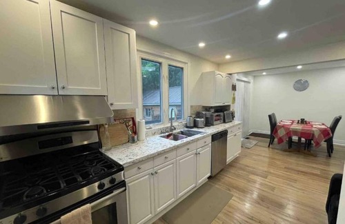 Orillia House | Enjoy spring 🌸🌺🌼🌱 at Lake Simcoe -FULL house