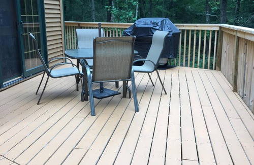 Jim Thorpe Ski Chalet | Enjoy the Beautiful Outdoors at the Boarding Bear Chalet- Mins to Rafting & JFBB