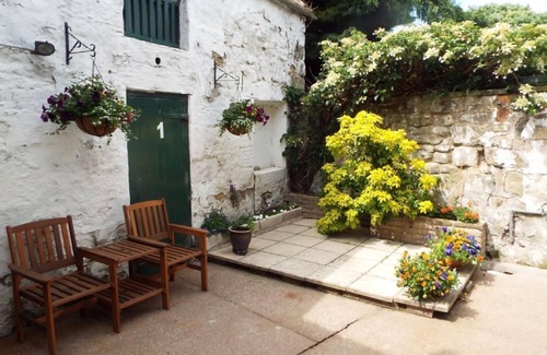 Coldstream Cottage | Enjoy the fantastic river views from Rosybank Cottage, with in 2 bedrooms each with with smart ensui