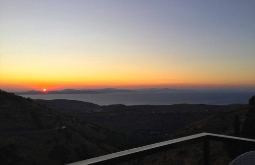 Ioulida Apartment | Enjoy the greek cycladic sunset from our balcony in Kea!