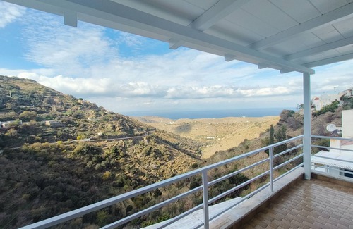 Ioulida Apartment | Enjoy the greek cycladic sunset from our balcony in Kea!