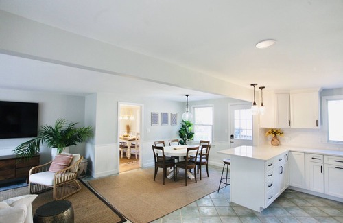 Eastham House | ENJOY THE OUTER COD THIS FALL/WINTER! WHERE HOLIDAY MAGIC HAPPENS!